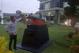 Meriam Belanda dan Patung Garuda Makorem 042/Gapu "spot" cantik berswafoto