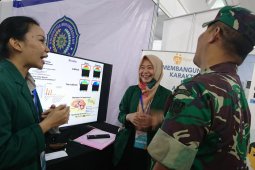 Pengunjung Indonesia Science Day di TMII  bisa coba instrumen pencitraan otak