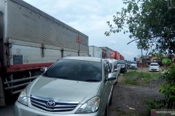 Jalan lintas timur Sumatera di wilayah Tulang Bawang - Mesuji  macet  15 km