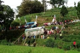 Satu orang tewas akibat mobil wisatawan terguling