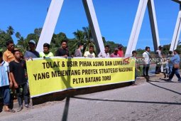 Puluhan massa unjuk rasa dukung PLTA Batangtoru