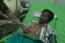 Belasan petugas KPPS di Surabaya dilarikan ke rumah sakit