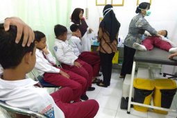 Sejumlah pelajar di Kediri dirawat akibat disengat tawon