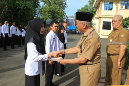 Bupati HST serahkan SK pengangkatan 185 CPNS