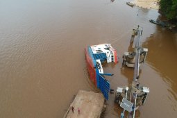 Kapal Feri penyeberangan Sunyat - Sungai Asam terbalik