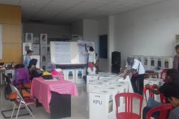 Rapat pleno hasil Pemilu 2019 KPU Halsel diwarnai interupsi