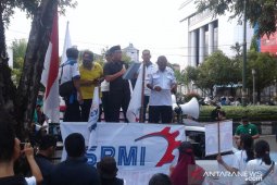 Pekerja tuntut peningkatan upah
