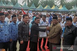 Menulis poster terbanyak oleh pelajar Labura masuk rekor MURI