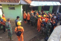 Seorang warga tewas tertimbun tanah longsor di Tasikmalaya