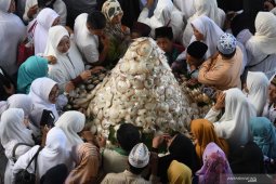 "Megengan Kubro" di Surabaya sajikan 21 ribu apem menyambut Ramadhan