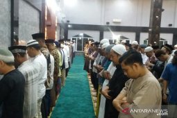 Gerimis warnai Tarawih malam pertama di Labura