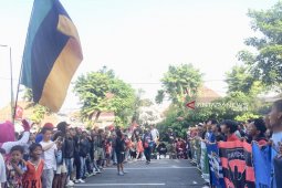 "Bonek Student Class" bagi-bagi buku di CFD peringati Hardiknas