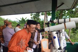 Pemantauan hilal di landasan observasi Tomilito tertutup awan tebal