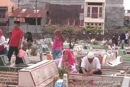 Pemakaman Islam di Pematangsiantar ramai peziarah