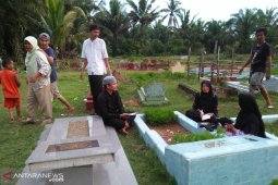 Warga Mukomuko pertahankan tradisi ziarah kubur