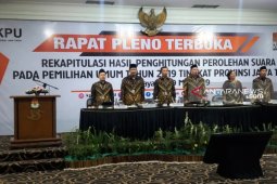 Rekapitulasi tingkat provinsi Jatim diawali doakan petugas pemilu meninggal dunia