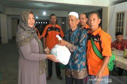 LAZISMu distributes 300 packages of basic necessities