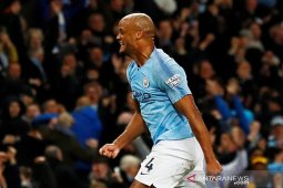 Kompany antar City tundukkan Leicester dan memuncaki klasemen