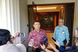 Menkopol Humkam Wiranto akan "take down" medsos sebar ujaran kebencian