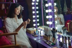 Fathia Izzati tampil sederhana saat buka puasa