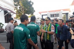 Kombes Rudi kenalkan Sandi ke Bonek
