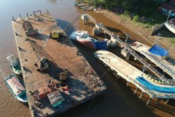 Truk tenggelam di Dermaga Sunyat mulai dievakuasi
