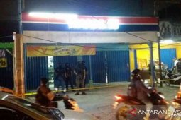 Densus 88 geledah kios handphone di Bekasi, ada bahan peledak