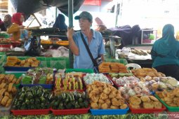 "Pasar Beduk Jambi" kolase kue tradisional