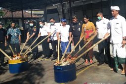 BBPOM Denpasar "bakar" obat-kosmetik ilegal