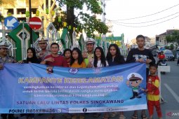 Polisi pasang banner Imbau keselamatan berlalu lintas