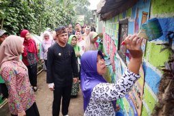 Kampung Ciharashas bersolek persiapan Lomba Hatinya PKK