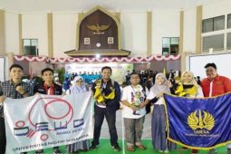 Robot "Azzahraly" Unesa posisi kedua KRI Regional IV