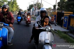 Jurnalis Kediri pecinta scooter ajak anak-anak yatim buka bersama