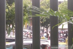 Massa dari ormas mulai berdatangan ke Bawaslu