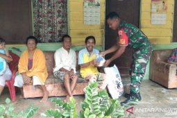 Sabtu Simpatik personel Babinsa Koramil 18/GL santuni warga panti jompo