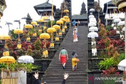 Upaya menjaga Pura Besakih tetap "basuki"