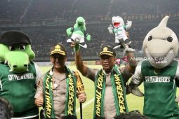 Kombes Rudi Setiawan kelilingi Stadion GBT pamitan ke bonek