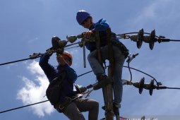 PLN aliri listrik 19 desa di Kabupaten Sintang