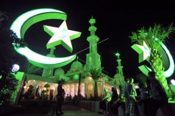 Melihat kemegahan dan keelokan Masjid Baiturahmah Padang, Sumbar