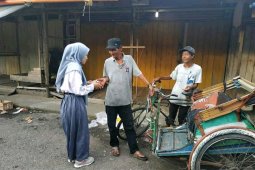 Rayakan kelulusan dengan berbagi takjil, siswa MAN 1 Tanjab Barat banjir pujian