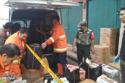 Ribuan petasan meledak saat bongkar muat  dekat stasiun