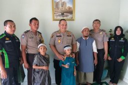 Bakti kesehatan yang dilakukan Polda Kalsel khitan 106 anak