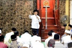 Pemkot Tangerang menyalurkan paket peralatan shalat ke masjid-masjid