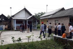 Densus geledah rumah mertua terduga teroris di Nganjuk