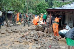 BPBD dan TNI-Polri lakukan pembersihan pascabanjir di Padangsidimpuan