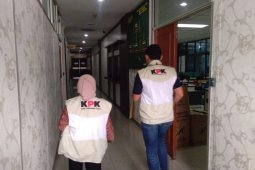 KPK geledah rumah Bupati Bengkalis di Pekanbaru, sejumlah dokumen disita