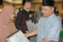 Gubernur Babel beri penghargaan siswa berprestasi