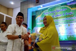 Forum Sinergi BUMN Babel bagikan paket sembako kepada tiga yayasan