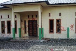Gara-gara dana desa, massa segel dan rusak kantor desa di Nagan Raya