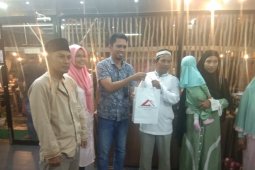 Pena Hijau bagikan bingkisan kepada warga tidak mampu